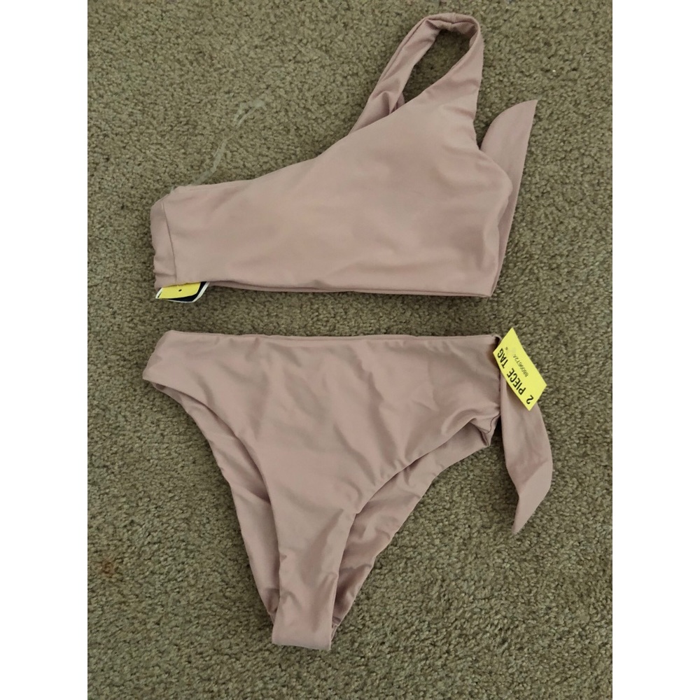 BRAND NEW ONE SHOULDER BATHING SUIT!!!